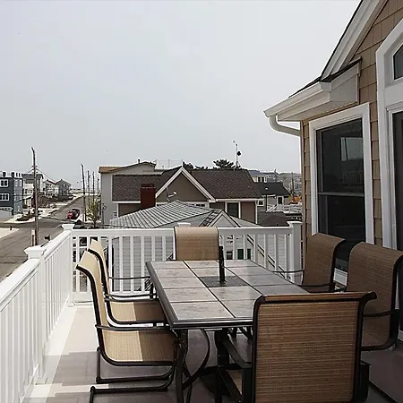Awesome Home In Peahala Park With 4 Bedrooms, Internet And Wifi
